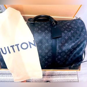 LOUIS VUITTON
Monogram Eclipse Keepall Bandouliere 55.
